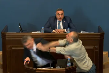 Kontroverzní gruzínský zákon budí vášně v parlamentu i ulicích