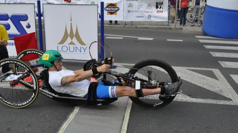 Účastník závodu ručních kol