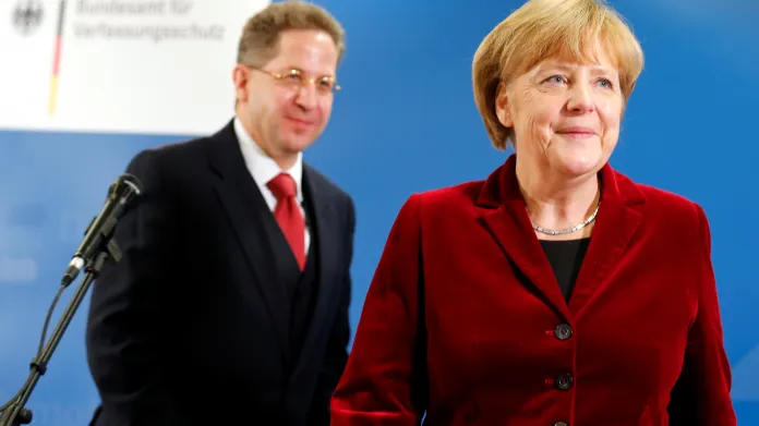 Šéf německé kontrarozvědky Hans-Georg Maassen s kancléřkou Angelou Merkelovou