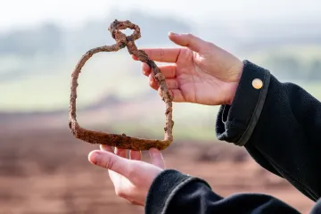 Archeologové v trase D11 našli hromadný hrob z prusko-rakouské bitvy roku 1745