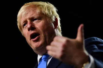 Brexit je „na cucky, u ledu, horor“. Britská média cupují vývoj v parlamentu