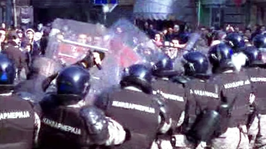 Srbská policie zasahuje proti demonstrantům