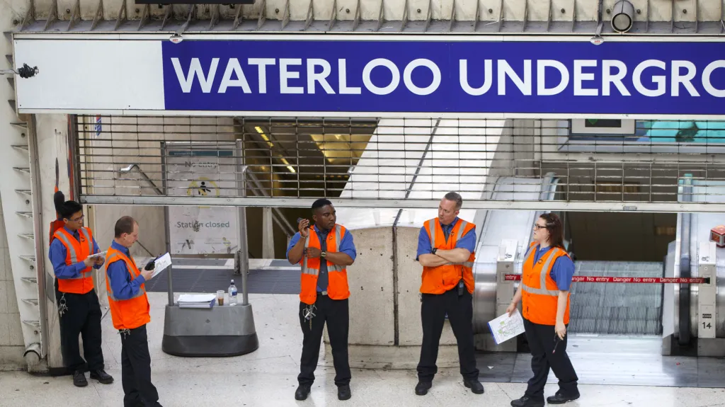 Stanice Waterloo zeje prázdnotou