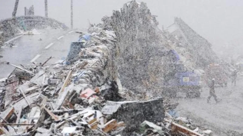 Záchranné práce ztěžuje silné sněžení