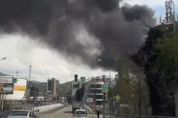 Rafinerie v ruském Tuapse po ukrajinském úderu opět hoří