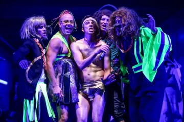 Litry krve z Maďarska, Stouni ze Slovenska. Lidé v krizi divadlo potřebují, říká ředitel festivalu