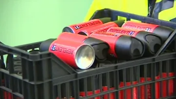 Iniciativa Repelent 21 rozdávala zastupitelům repelenty proti "komárům"