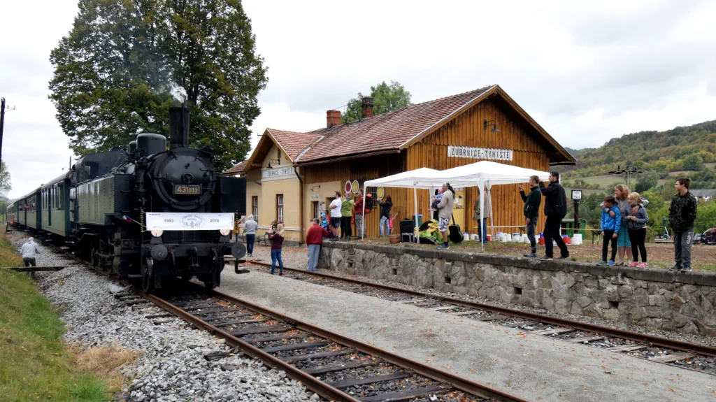 Železniční zastávka Zubrnice-Týniště