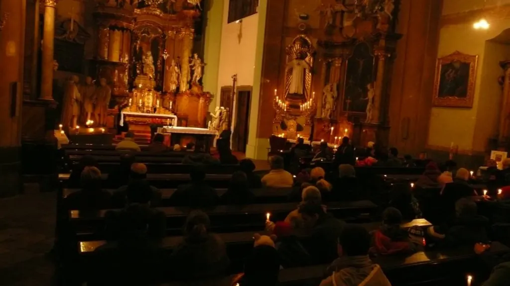 Interiér kostela sv. Václava v Mníšku pod Brdy
