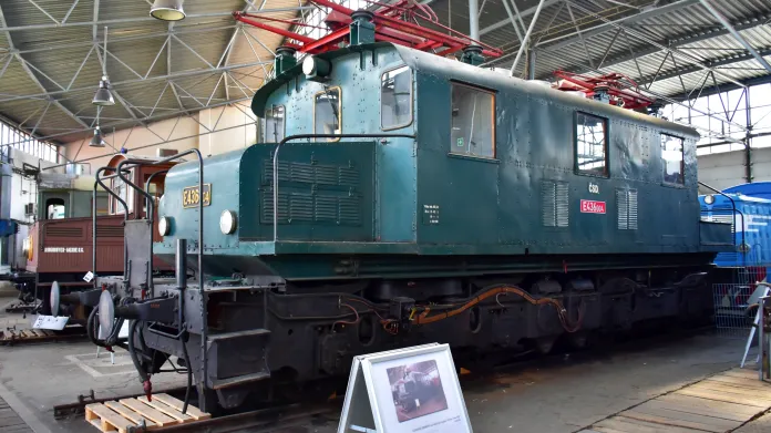 Příspěvek ČKD k provozu na pražských spojkách – lokomotiva řady E436.0