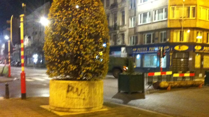 Noční centrum Bruselu v pátek 20. listopadu 2015 okolo jedné hodiny. Snímek pořídila Eva Majerová