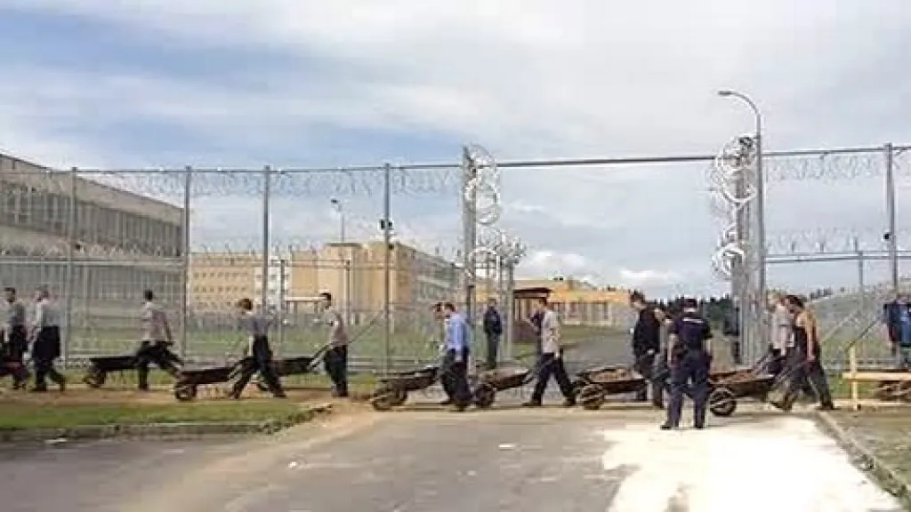 Vězni při práci