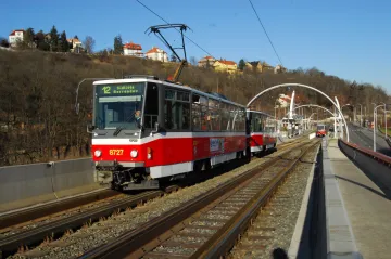 Praha o ně nestála, přesto je měla. Nyní tramvaje T6 v jejích ulicích po více než čtvrt století dojezdily