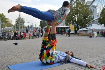 Plzeňský Busking Fest vybírá na pouliční umění do klobouku 