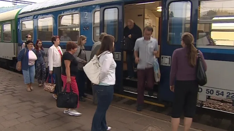 Vlaková výluka postihla tisíce lidí