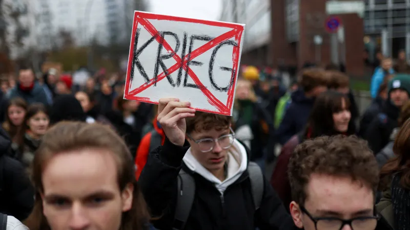 Němečtí studenti protestují proti nové podobě vojenské služby, Berlín, 5. prosince 2025