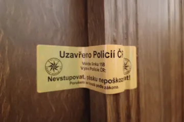 Obvinění v kauze manipulace veřejných zakázek v Pardubicích skončí ve funkcích