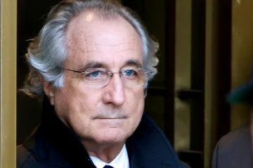 Vylákal z lidí miliardy. Zemřel strůjce nejvyšší pyramidy Bernie Madoff