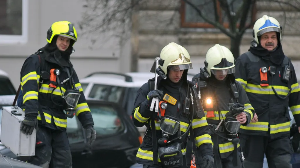 Kvůli explozi hasiči evakuovali pět set lidí