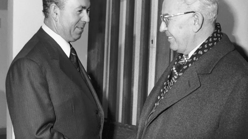 Jaromír Obzina (vlevo) s prezidentem Gustávem Husákem