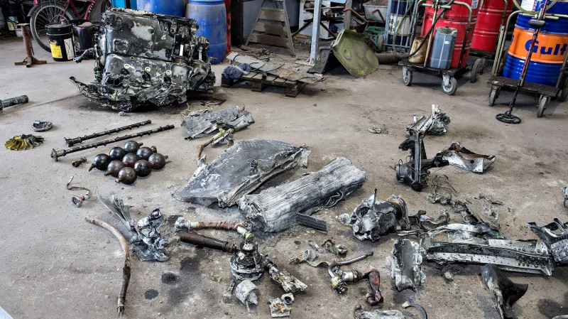 Kusy válečného stroje nalezeného na poli v Dánsku