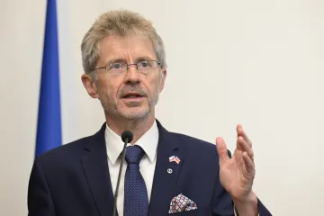 Horní komora se sešla poprvé po volbách v novém složení. Předsedou je opět Vystrčil