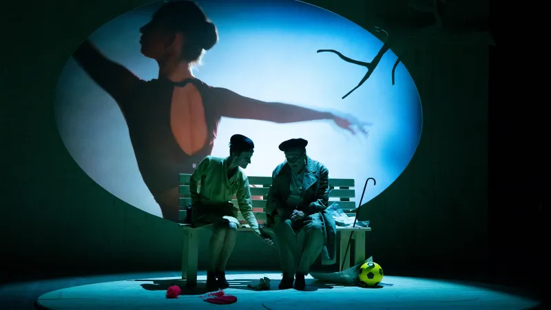 Zuzana Hrzalová a Josef Kotěšovský v inscenaci V parku