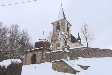 Kostel v Bartošovicích v Orlických horách si pronajala obec, aby ho zachránila
