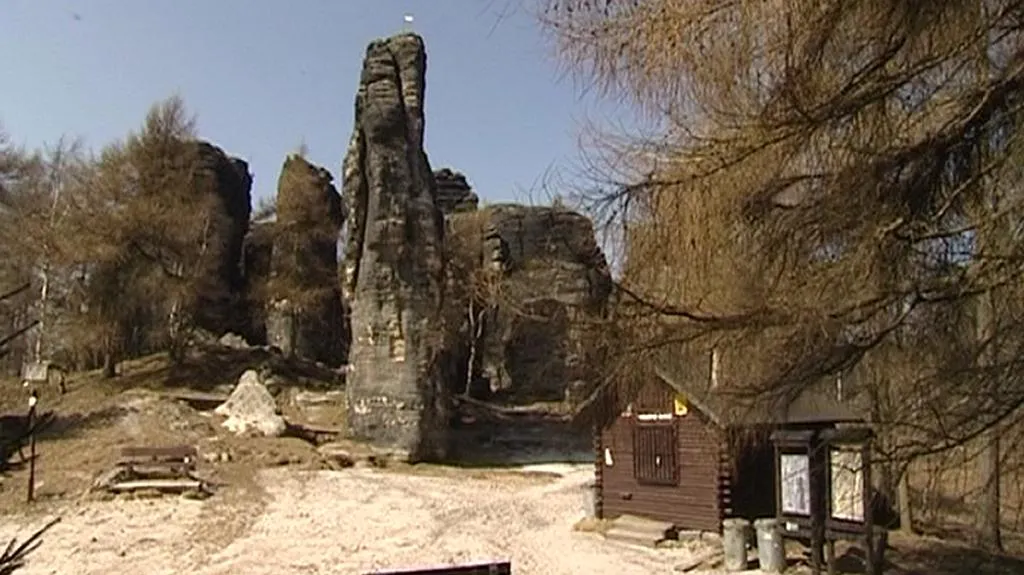 Skály u obce Tisá na Ústecku