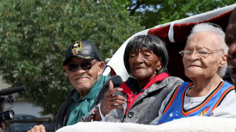 Poslední tři přeživší masakru v Tulse: Hughes Van Ellis, Lessie Randleová a Viola Fletcherová