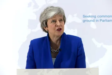 Mayová nabídla poslancům hlasování o druhém referendu o brexitu