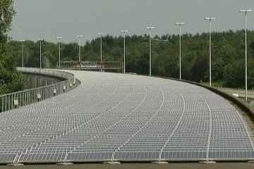 Stovka solárních firem žádá odškodnění za miliardy