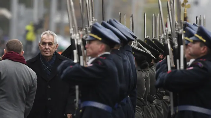 Prezident Miloš Zeman před zahájením přehlídky