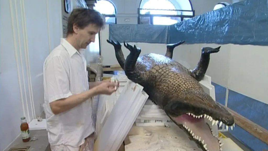 Restaurátoři draka nalakovali a opravili mu i zuby