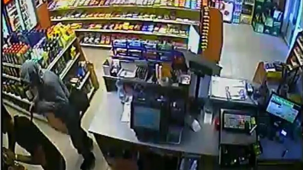 Přepadení liberecké benzinky zachytila průmyslová kamera