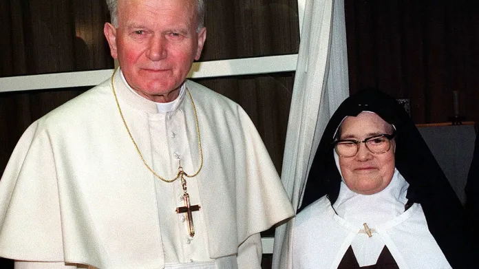 Jan Pavel II. se sestrou Lucií dos Santosovou