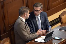 Starostové nebudou hlasovat pro svržení vlády, ujistil Rakušan
