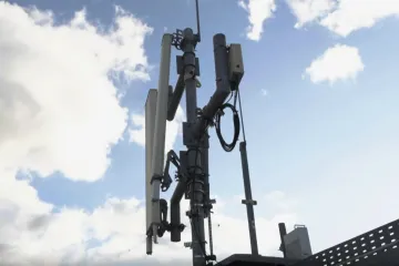 Reportéři ČT: Firma tvrdí, že její lampičky chrání před 5G sítěmi či léčí. Odborníci účinky popírají, výrobky však prodala i veřejným institucím