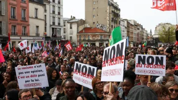 Demonstrace na pařížském předměstí Saint-Denis