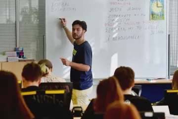 Peníze ve školství by mohlo ušetřit zrušení devátých tříd nebo více odučených hodin pedagogů