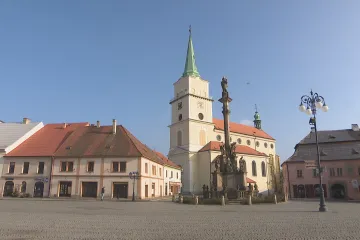 Na účtech obcí a krajů leží rekordní množství peněz. Ministerstvo financí chce o jejich využití debatovat