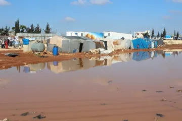 Záplavy zničily v syrských utečeneckých táborech tisíce stanů. Improvizované školy přerušily výuku