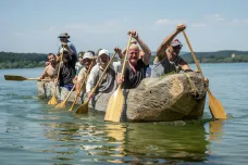 Čeští archeologové se pustí na moře ve člunu z jediného kmene. Napodobí starověké cestovatele