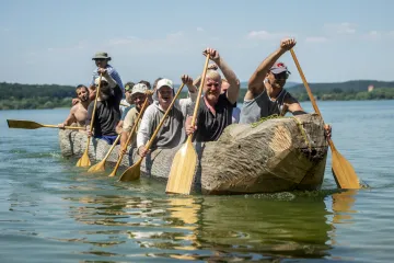Čeští archeologové se pustí na moře ve člunu z jediného kmene. Napodobí starověké cestovatele