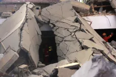V Číně se zřítila budova s restaurací. Nejméně 17 mrtvých