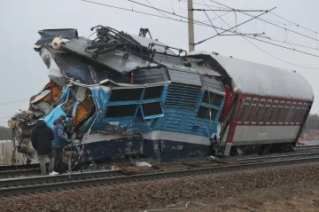 Žalobce poslal před soud dva lidi a jednu firmu kvůli tragické nehodě v Dolní Lutyni