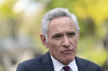 Trumpův poradce pro koronavirus Atlas rezignoval. Epidemiolog Fauci varuje před další vlnou