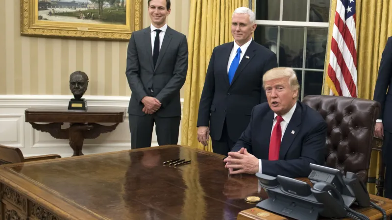 Donald Trump v Oválné pracovně Bílého domu