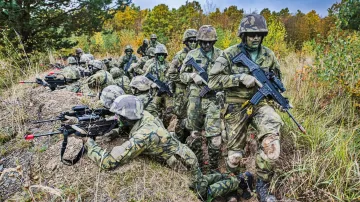 Čeští vojáci absolvující kurz základní přípravy vojenských znalostí a dovedností ve Vyškově, 15. 10. 2025