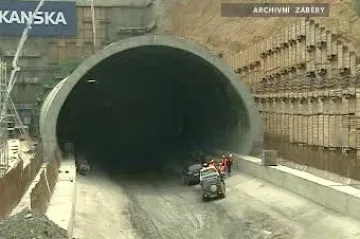 Dělníci prorazili druhý tubus tunelu pražského vnějšího okruhu